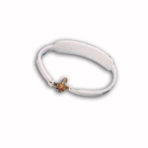 COLLARE REGGICANNULA PER TRACHEOTOMIZZATI. REGOLABILE DA ENTRAMBI I LATI TRAMITE ADESIVO IN VELCRO. PRODOTTO IN POLIAMMIDE. MISURA UNICA